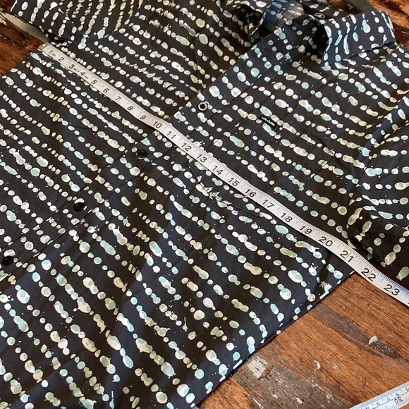 NWT Volcom Tremble Woven Button Down - Picture 8 of 8